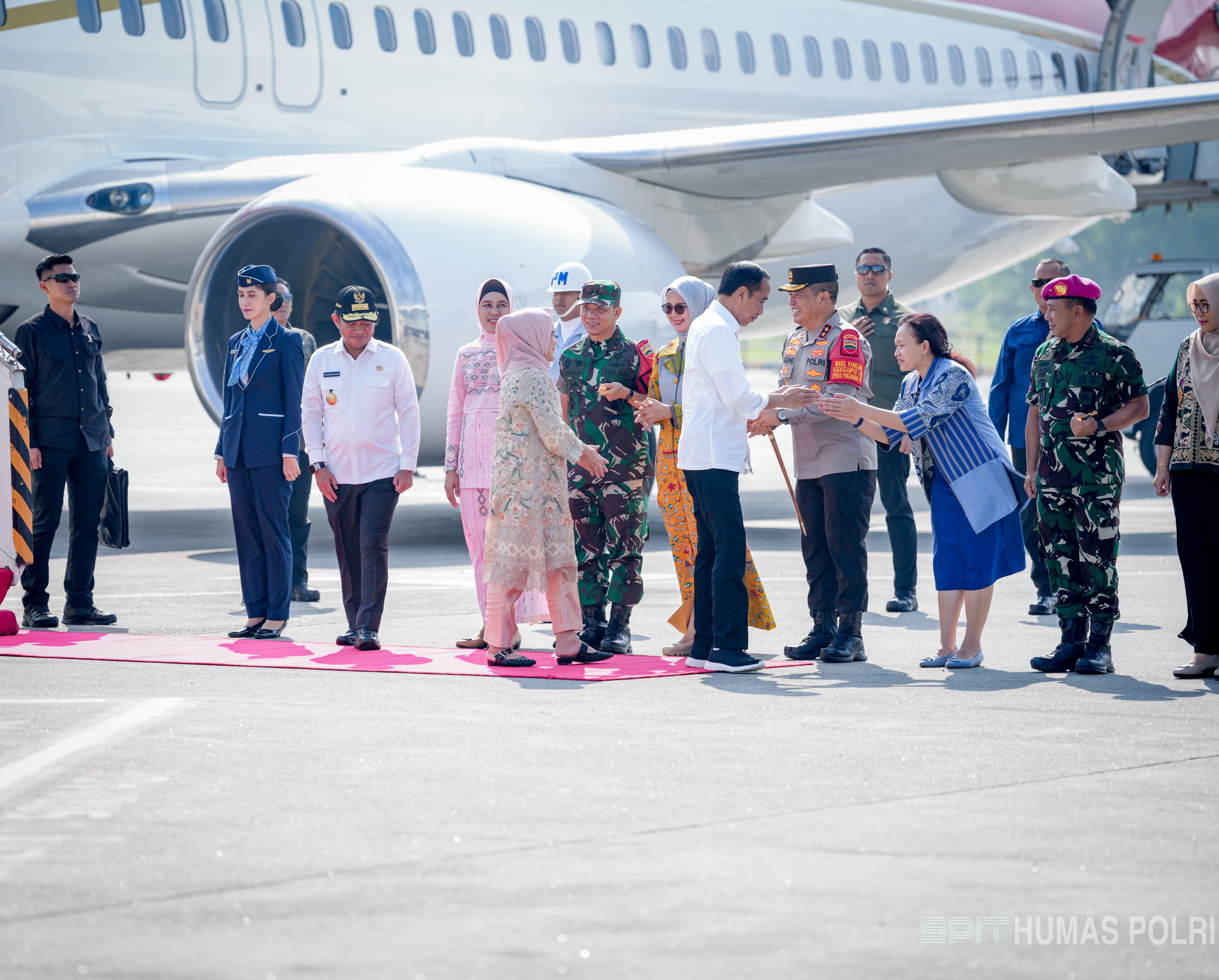 Foto Kapolda Sumut Irjen Pol Agung Setya Imam Efendi Sambut Presiden