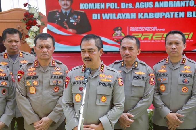  Waka Polri Berikan Bakti Sosial dan Bakti Kesehatan di Blora