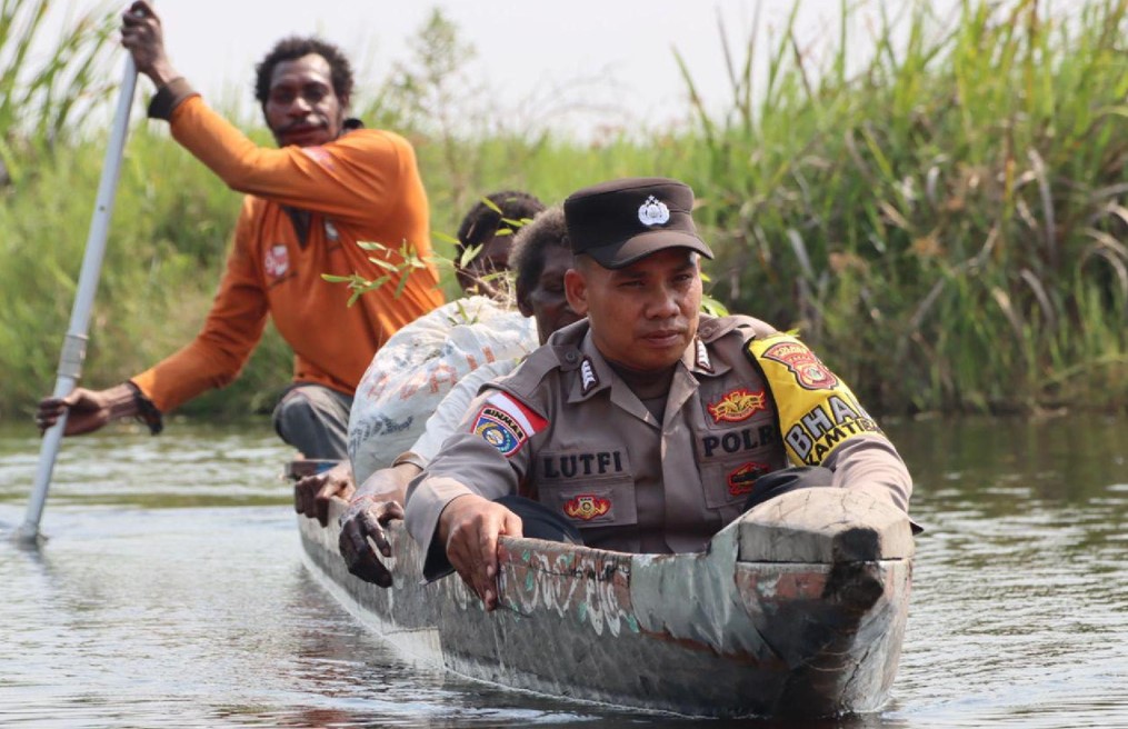 Foto Personil Polisi Bhabinkamtibmas Di Perbatasan RI–PNG