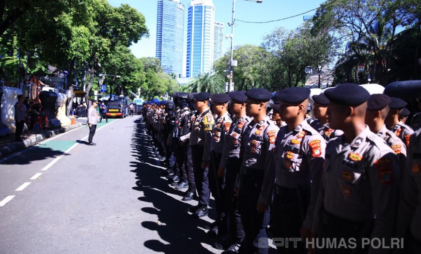 Foto Personel Polri Amankan Gedung KPU Untuk Penetapan Hasil Pilpres 2024