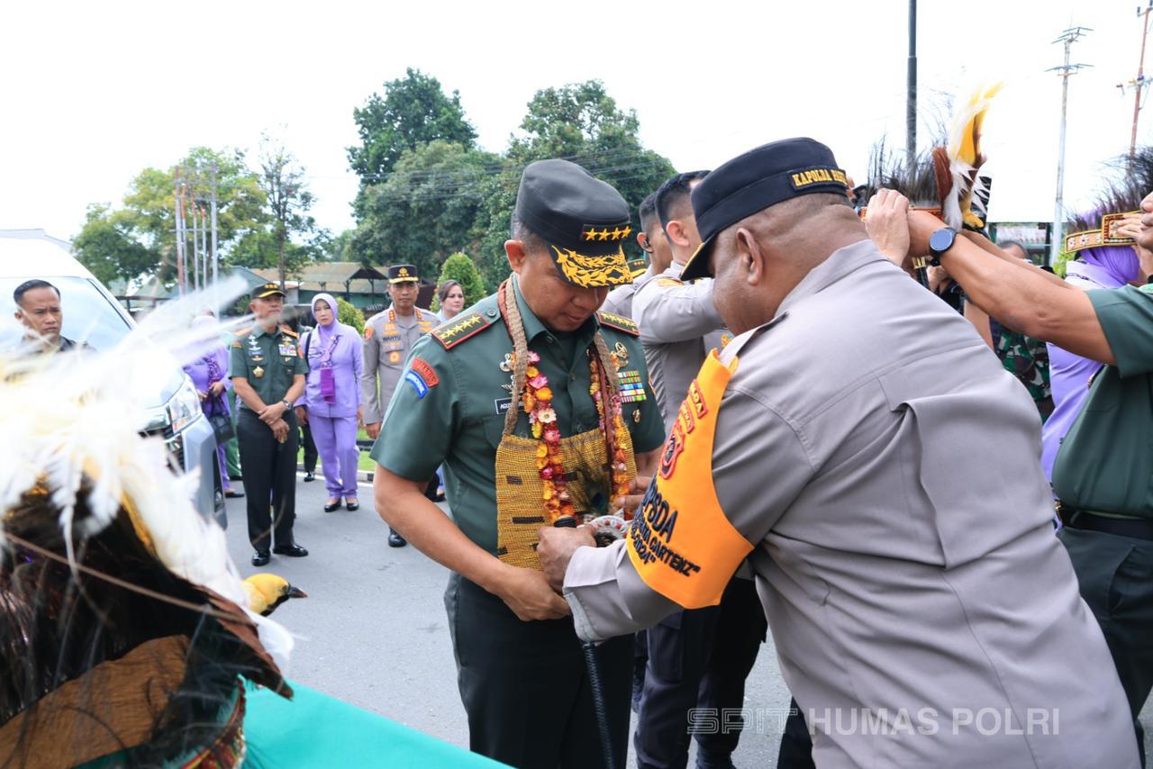 Panglima Tni Dan Kapolri Kunjungi Papua Tingkatkan Sinergitas Tni