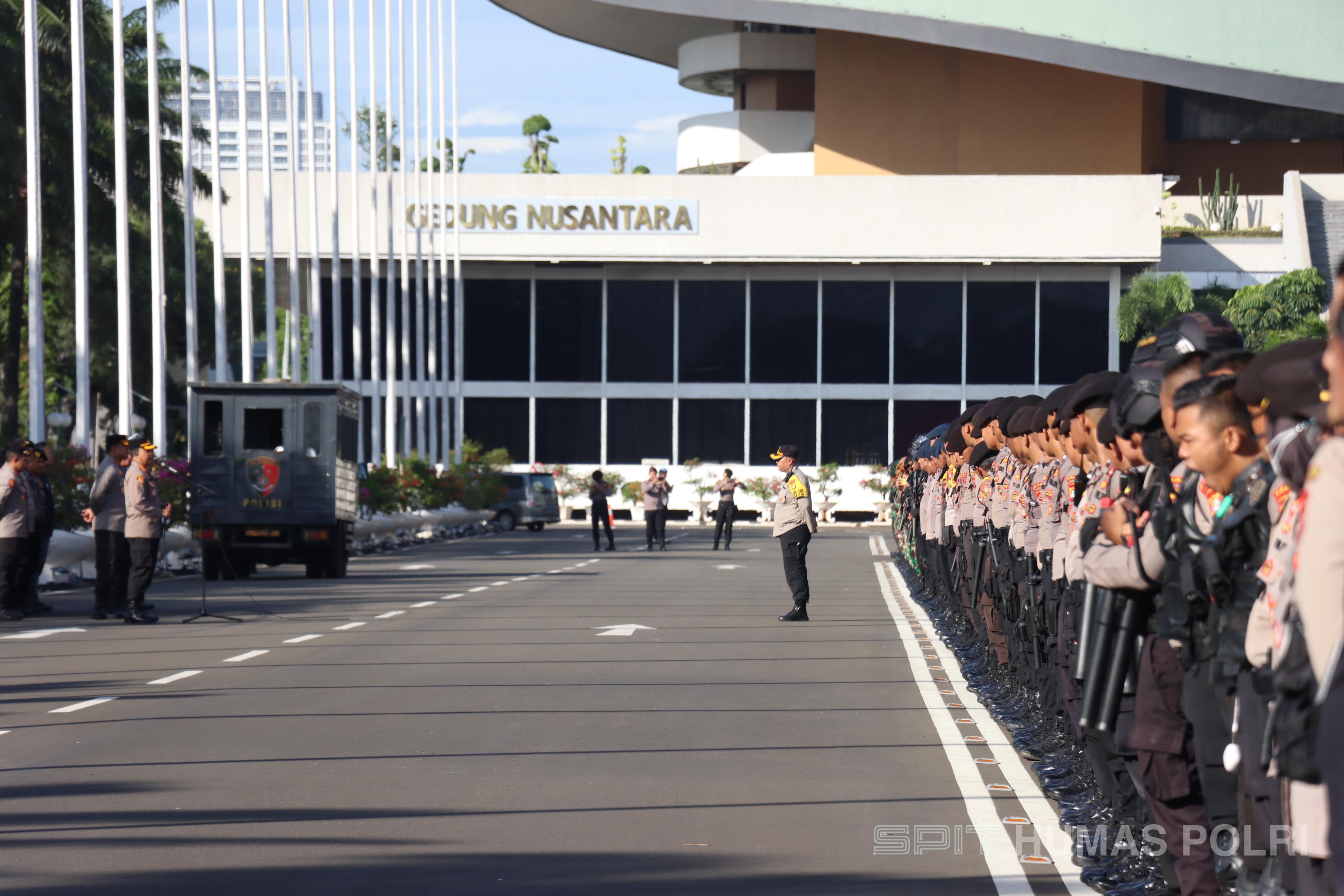 Pengerahan 3929 Personel Amankan Demo Di Depan Dpr Ri 7002