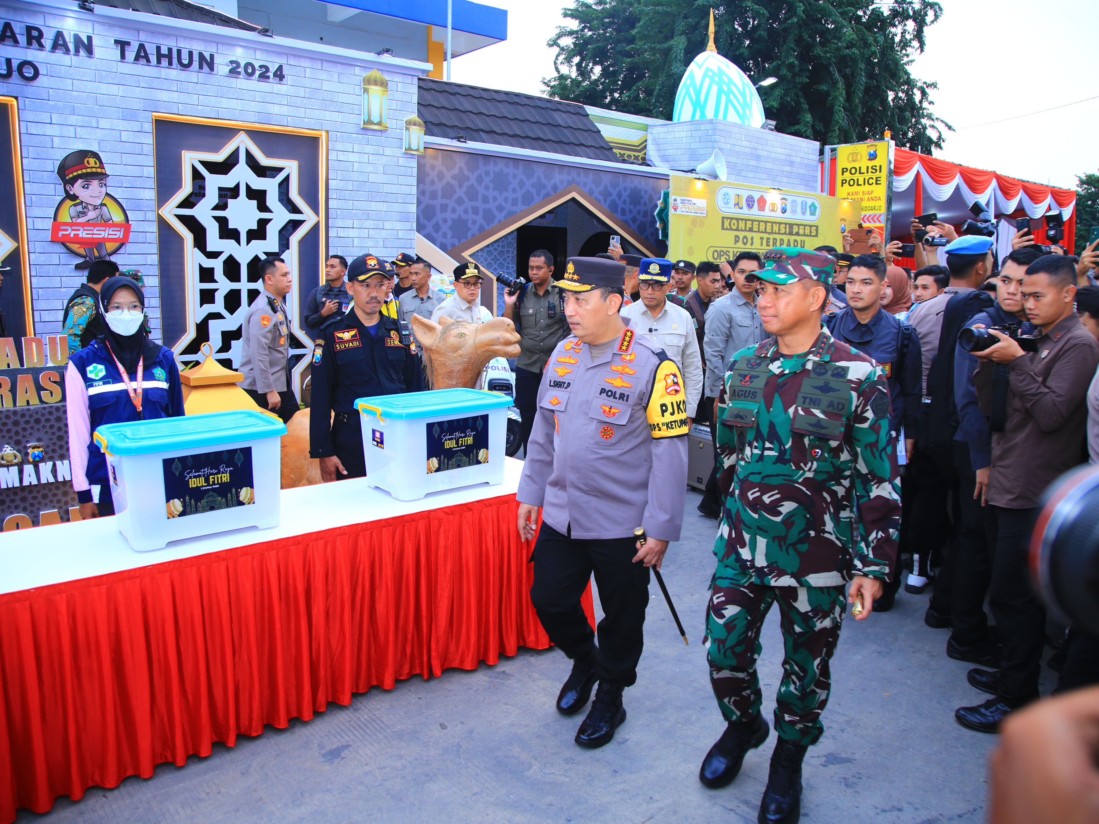 Kapolri Dan Panglima TNI Tinjau Kesiapan Pengamanan Mudik Di Terminal ...