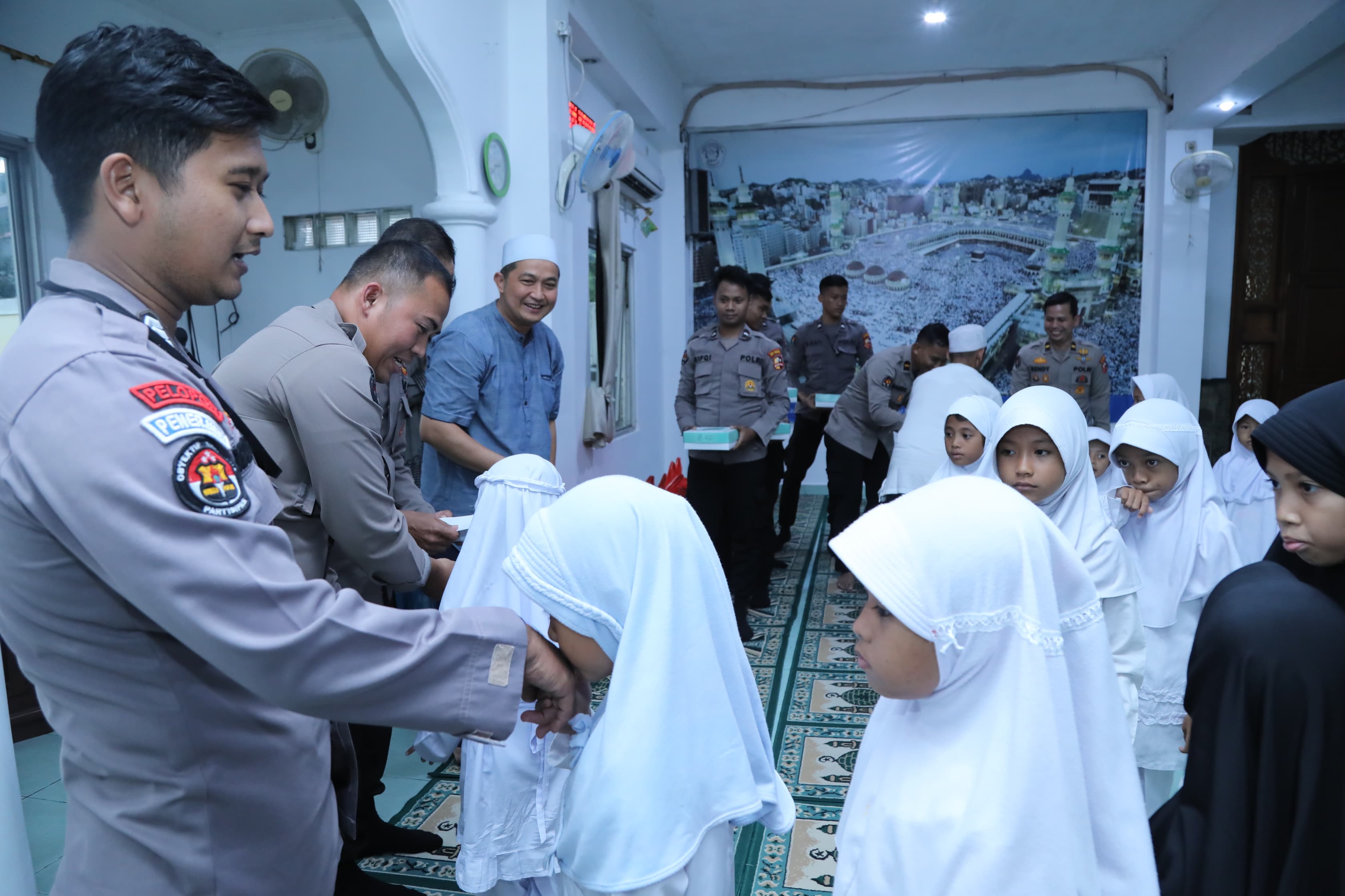 Santunan untuk Yayasan Yatim dan Dhuafa dalam Rangka Hari Jadi Ke-73 Humas  Polri